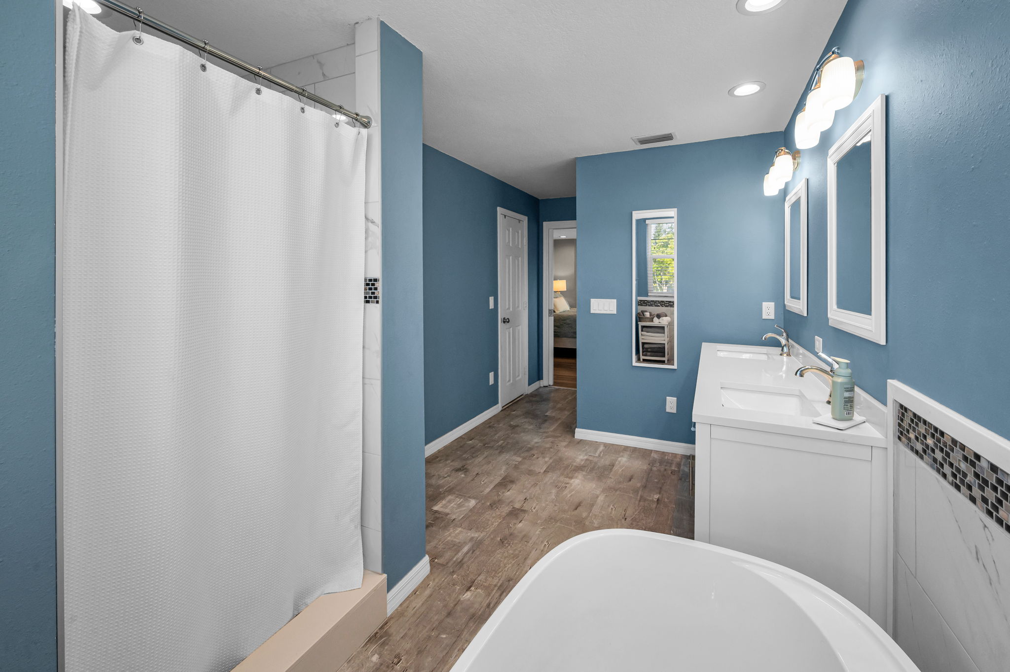 Master Bathroom1d