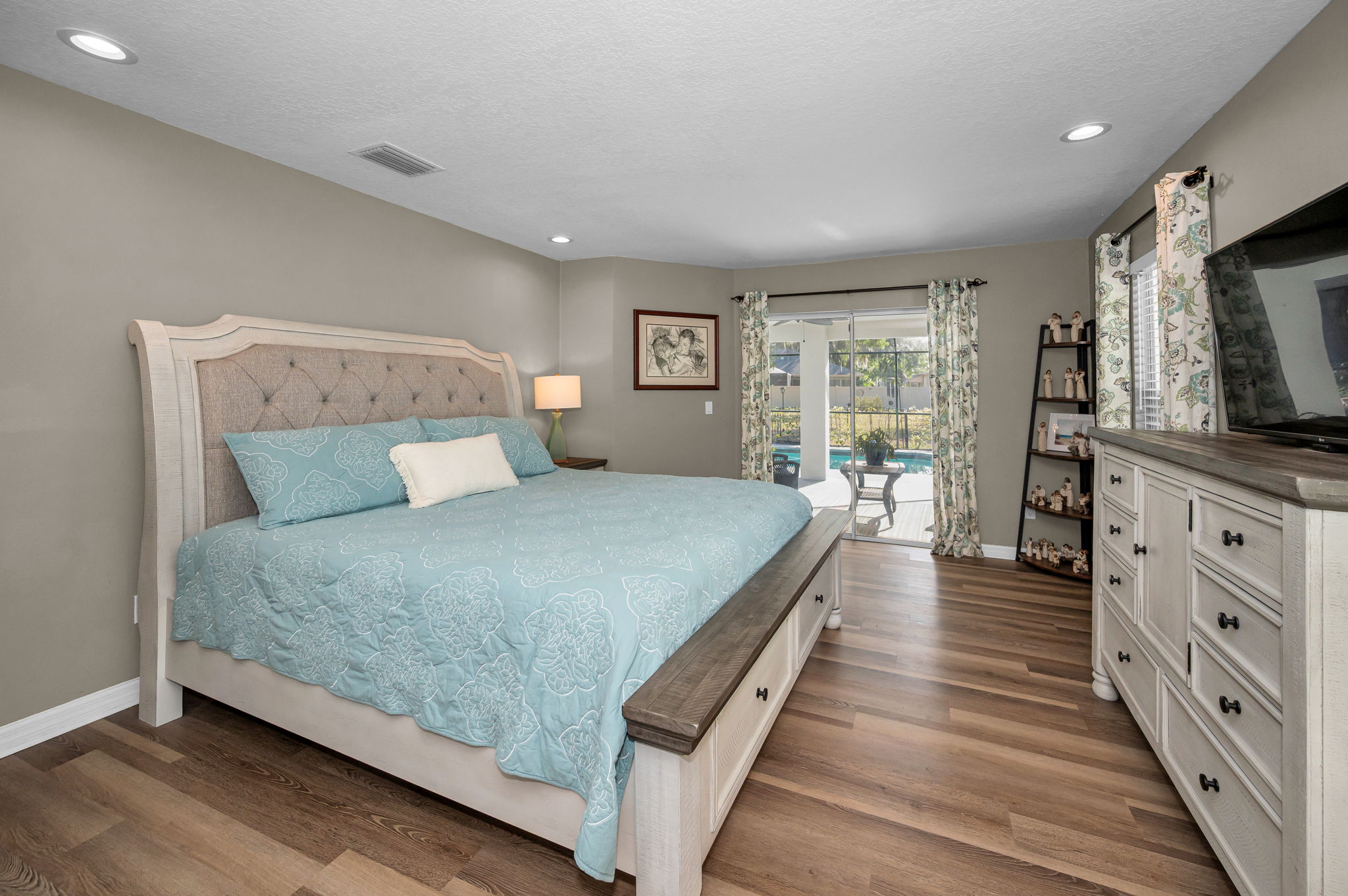 Master Bedroom1a