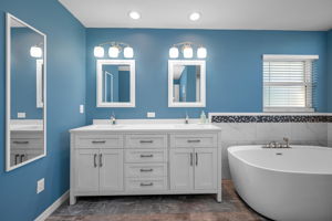 Master Bathroom1e