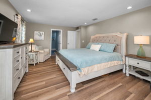 Master Bedroom1b