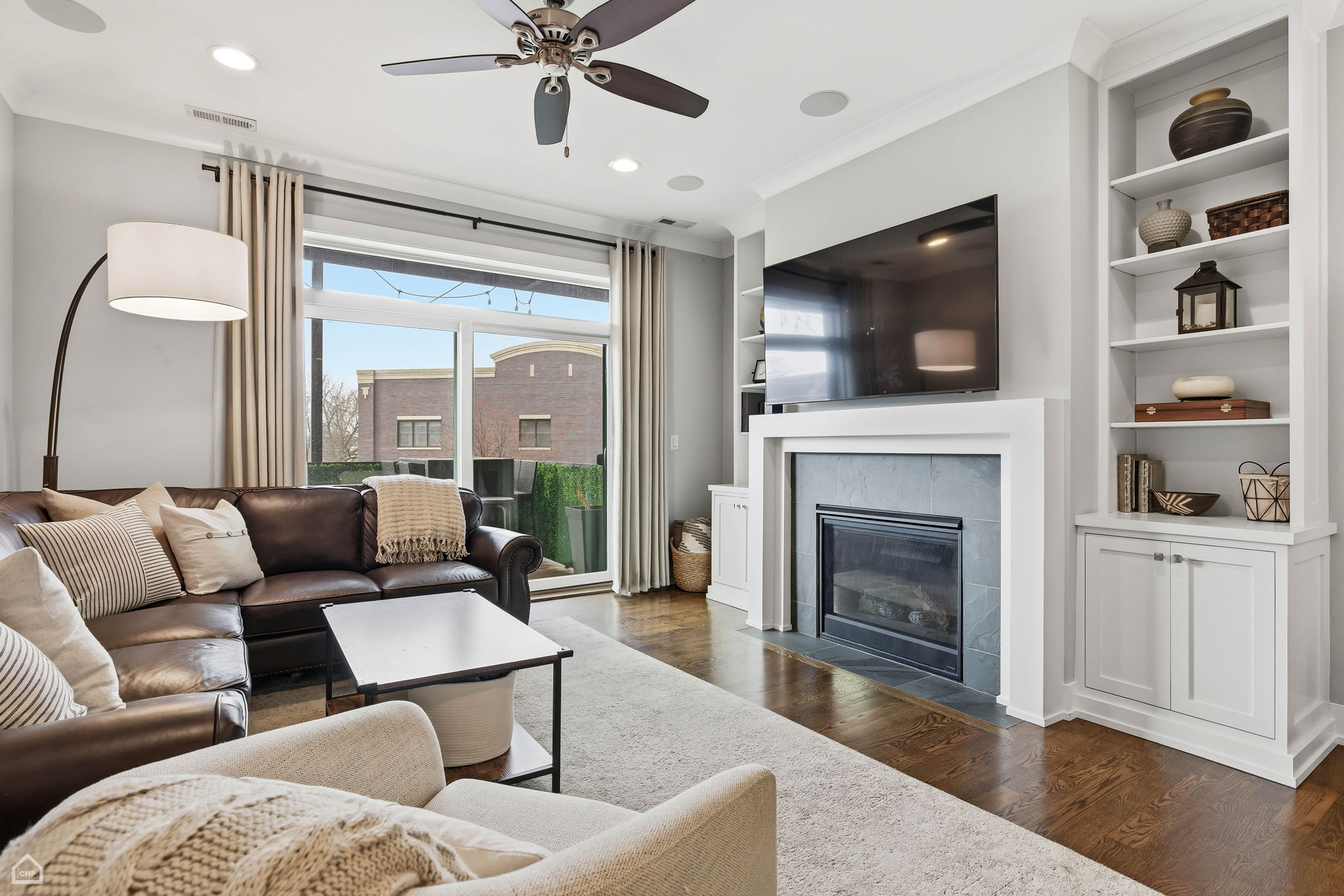 3047 N Oakley Ave 301 - Laura Kisling_CHP2026_004