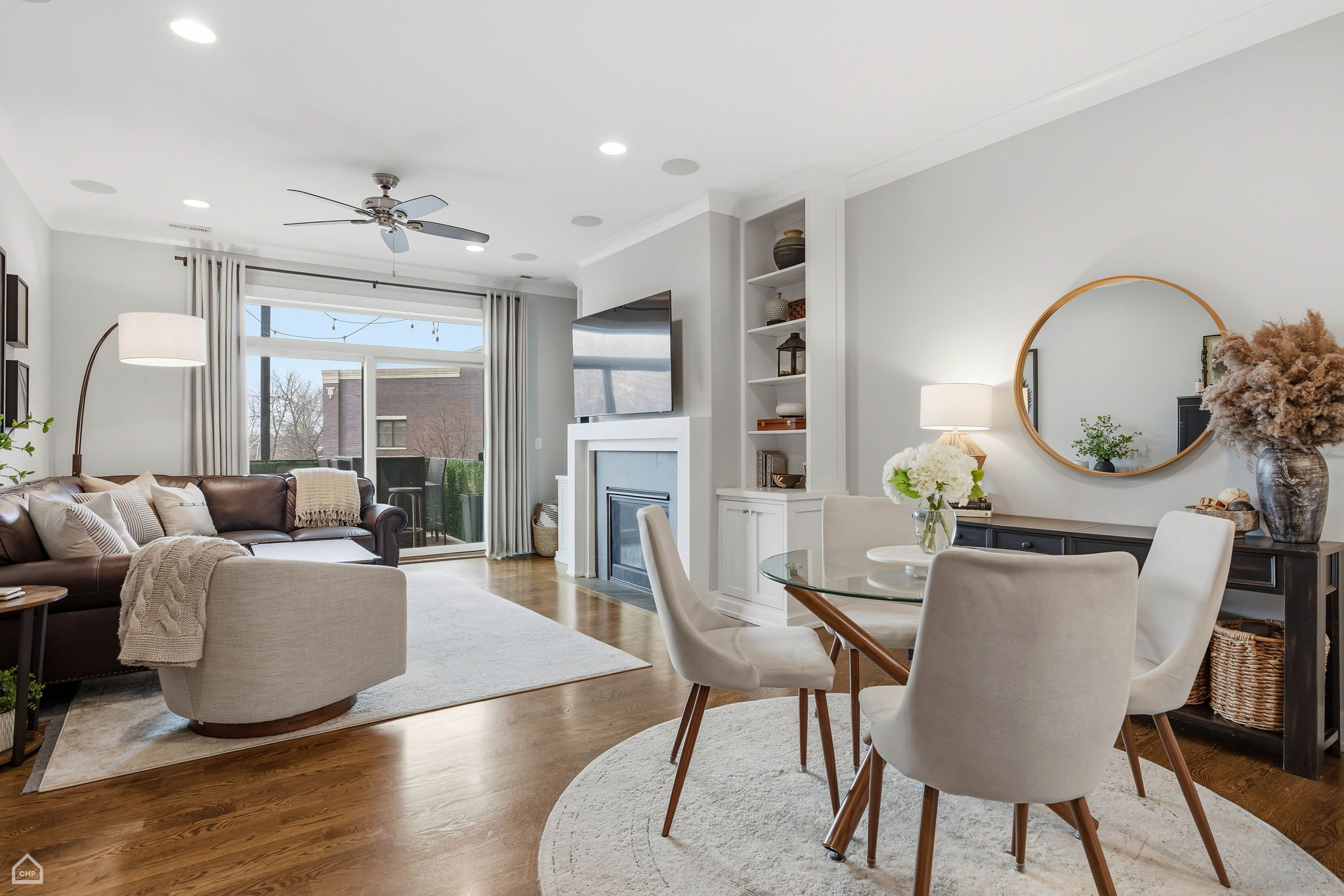 3047 N Oakley Ave 301 - Laura Kisling_CHP2026_005