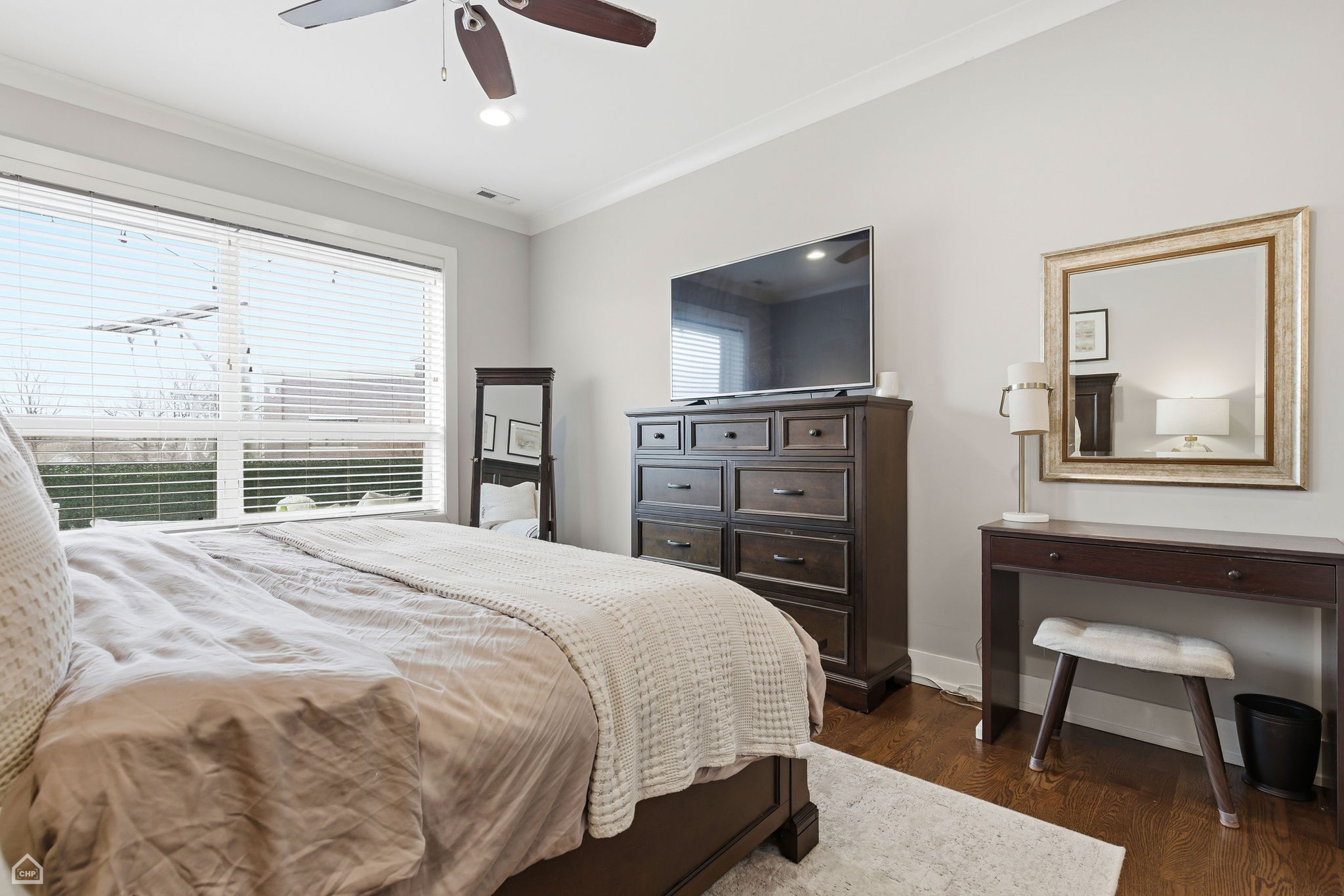 3047 N Oakley Ave 301 - Laura Kisling_CHP2026_021