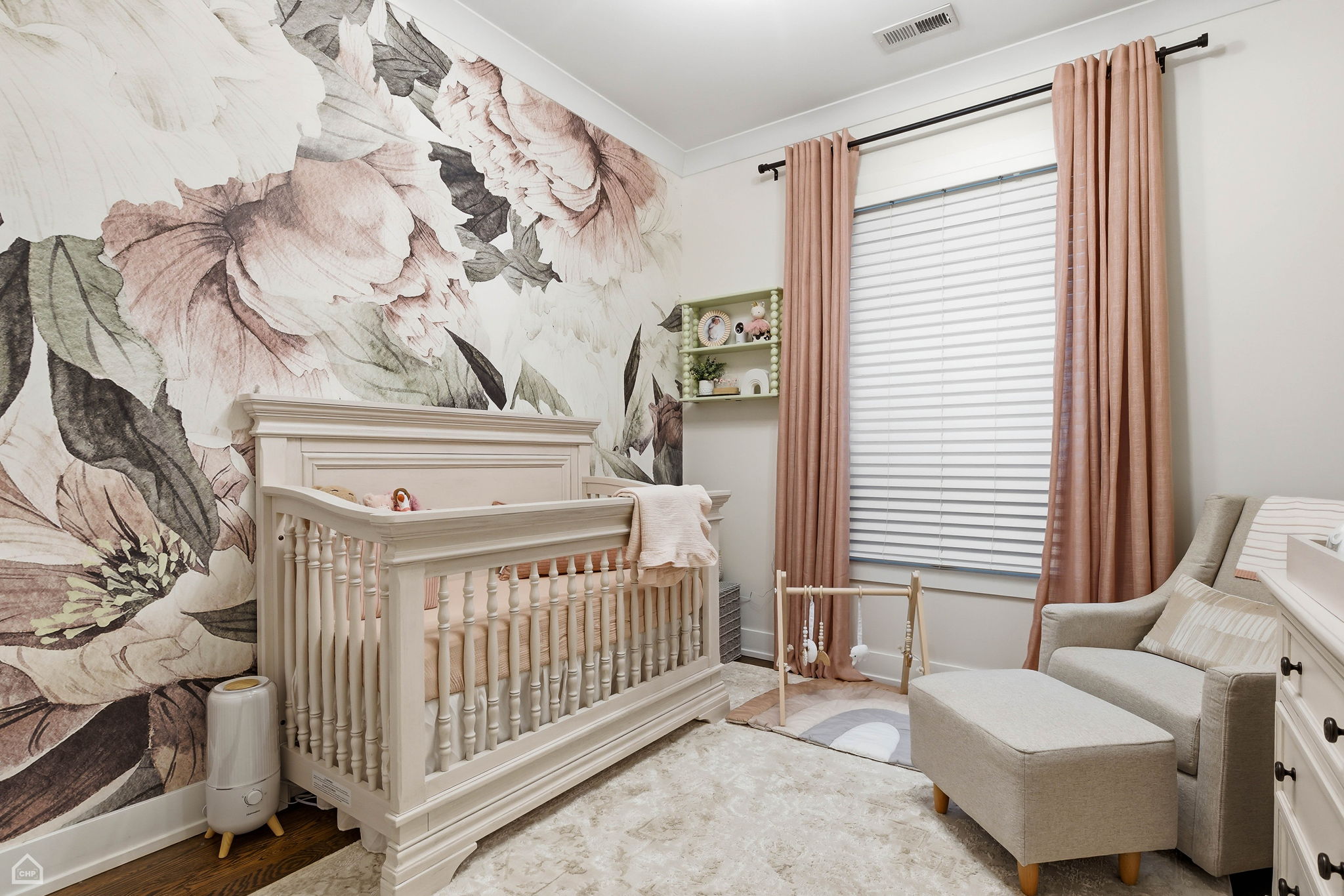 3047 N Oakley Ave 301 - Laura Kisling_CHP2026_022