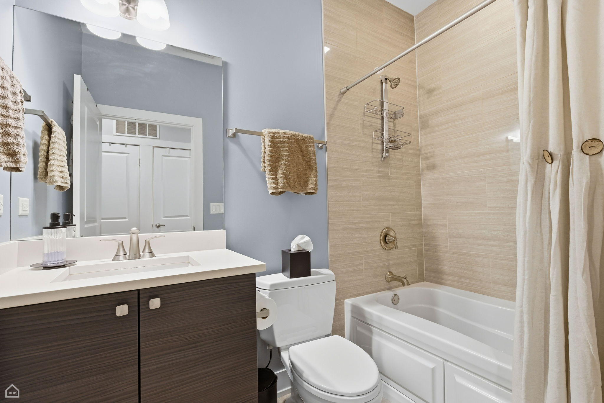 3047 N Oakley Ave 301 - Laura Kisling_CHP2026_024