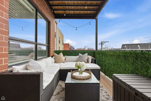 3047 N Oakley Ave 301 - Laura Kisling_CHP2026_015