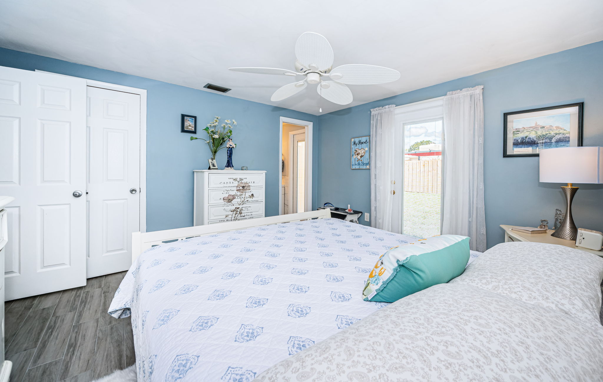 Master Bedroom1b