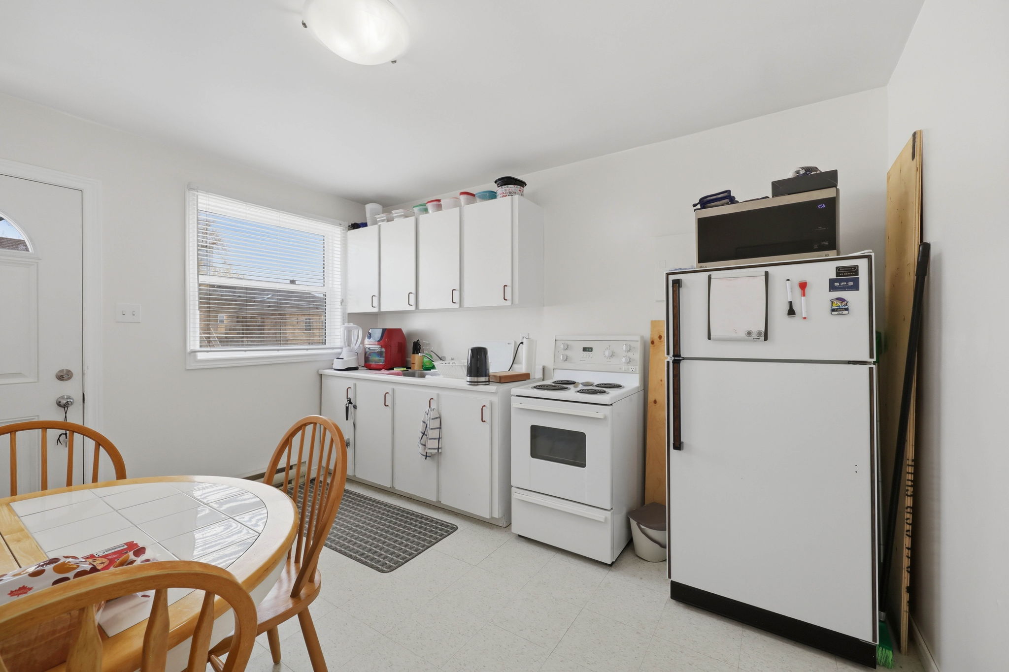 305 upper left unit w- tenant-3