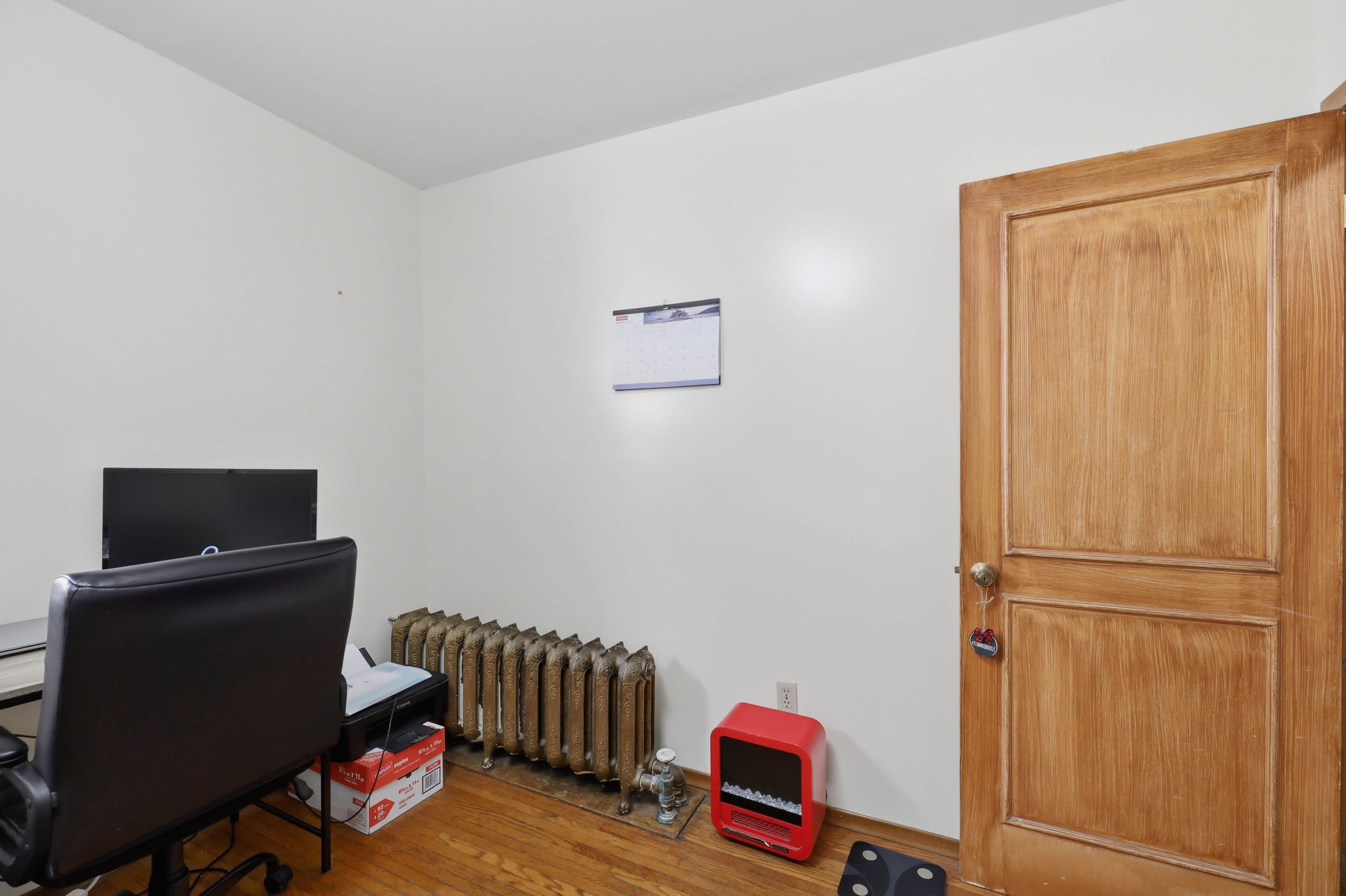 305 upper left unit w- tenant-8