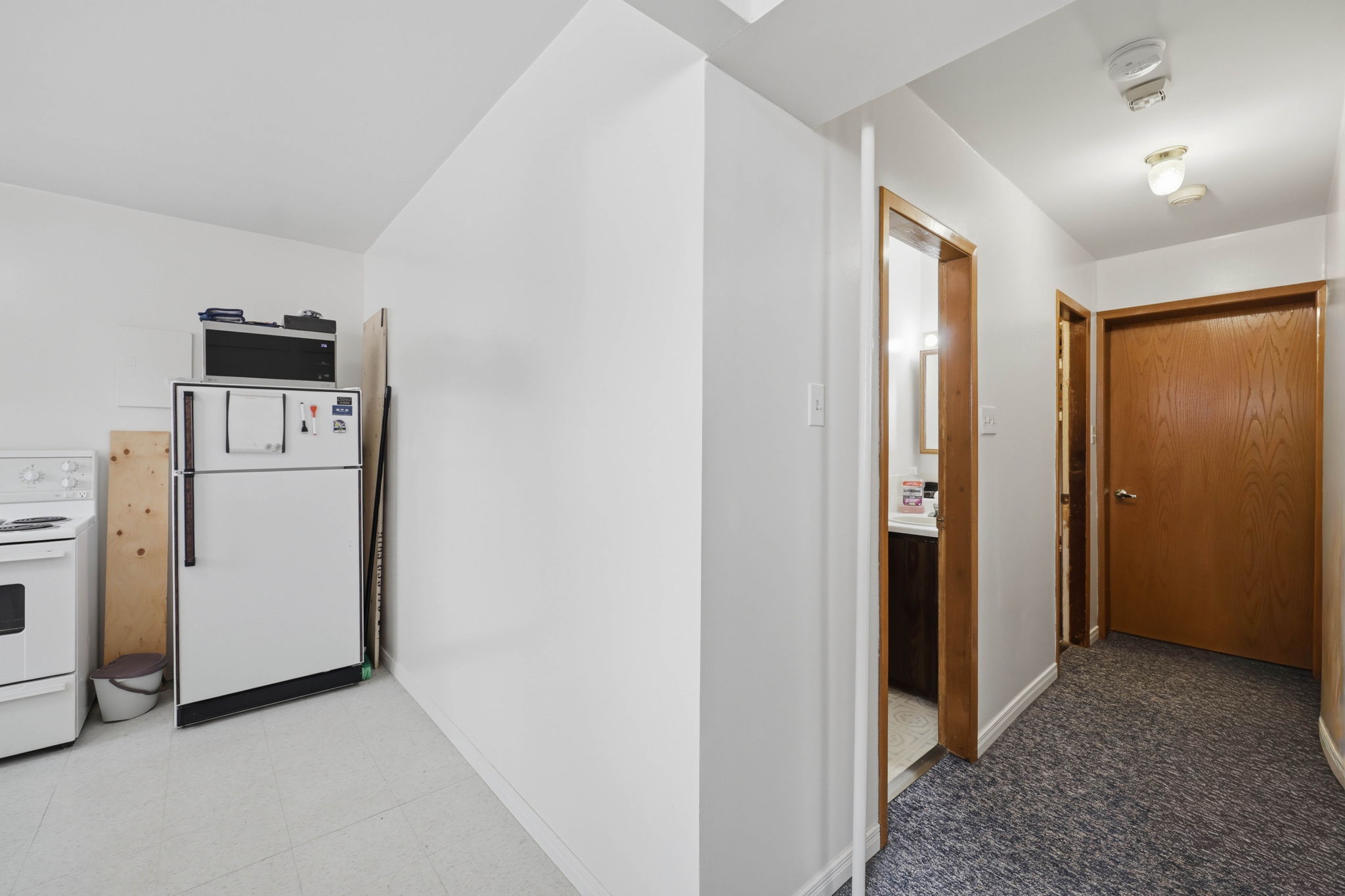 305 upper left unit w- tenant-12