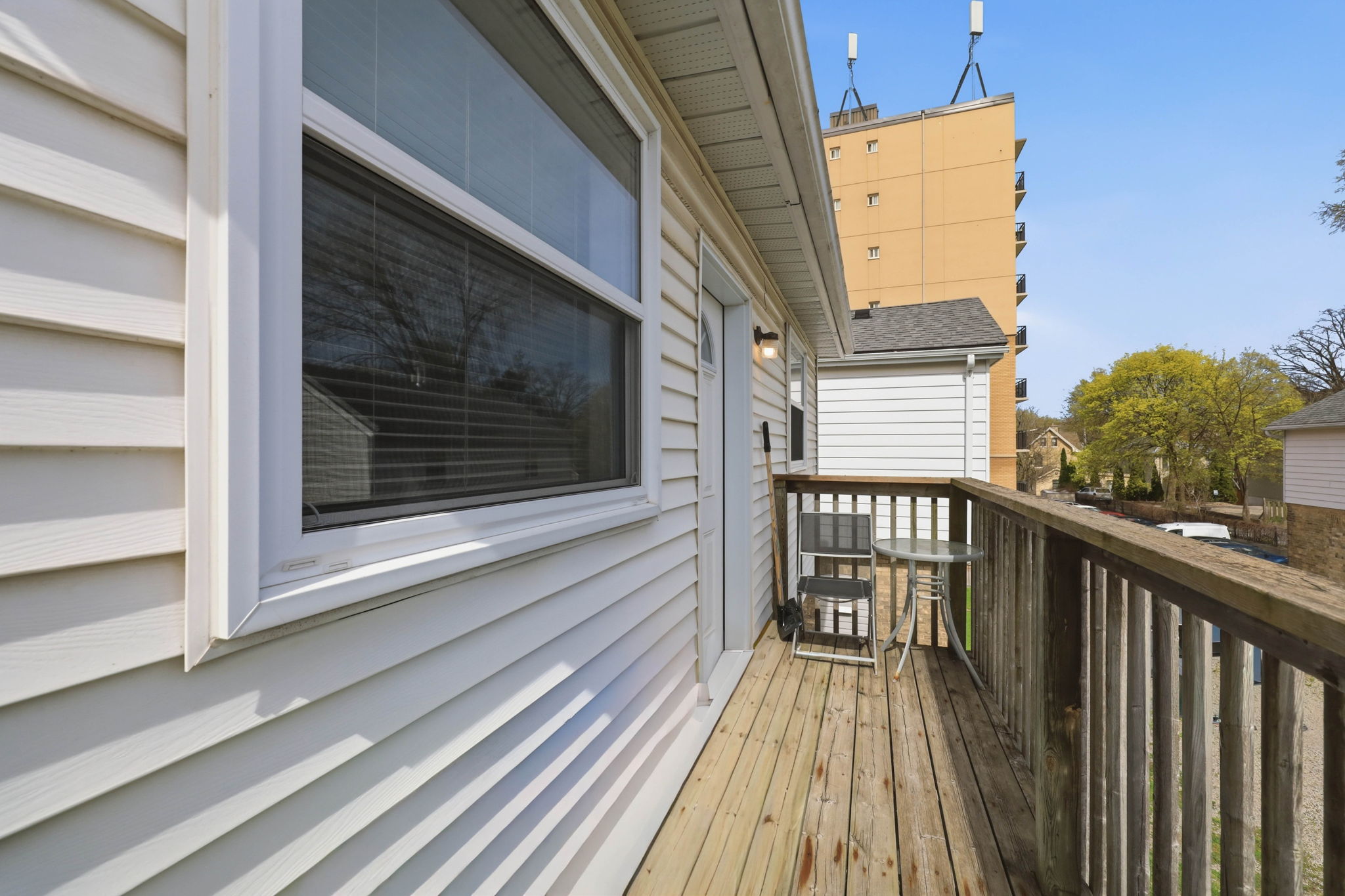 305 upper left unit w- tenant-14