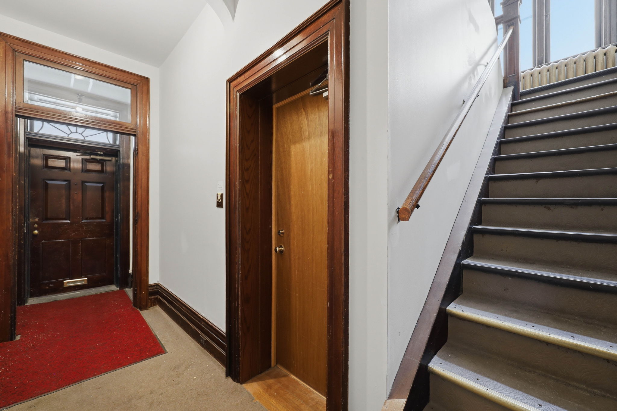 305 upper vacant 1 bed-1