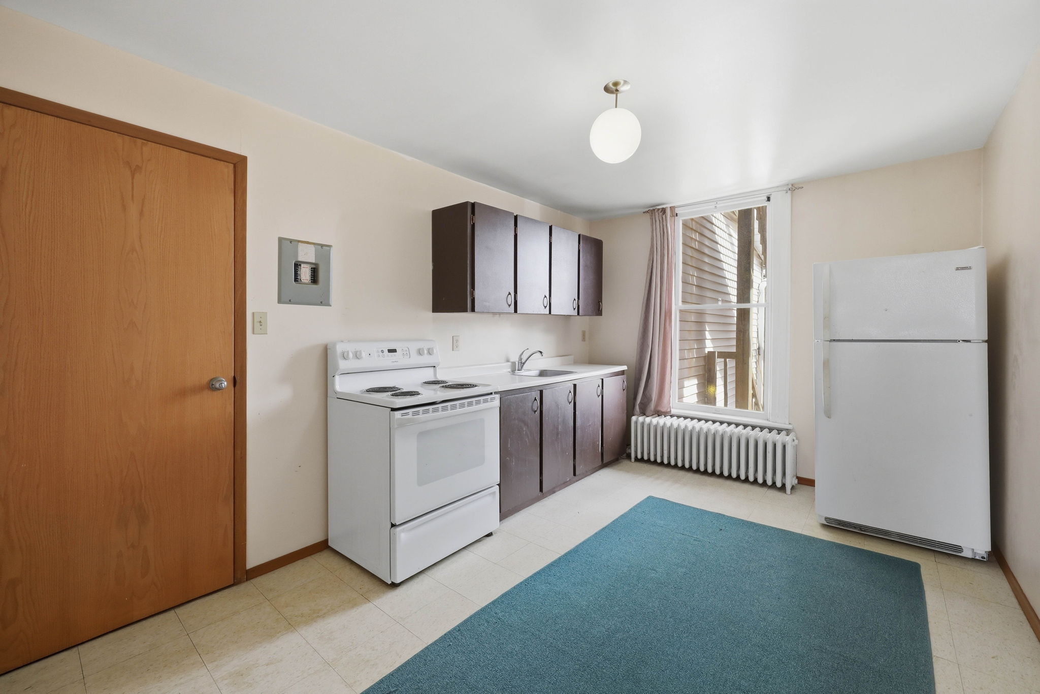 305 upper vacant 1 bed-2