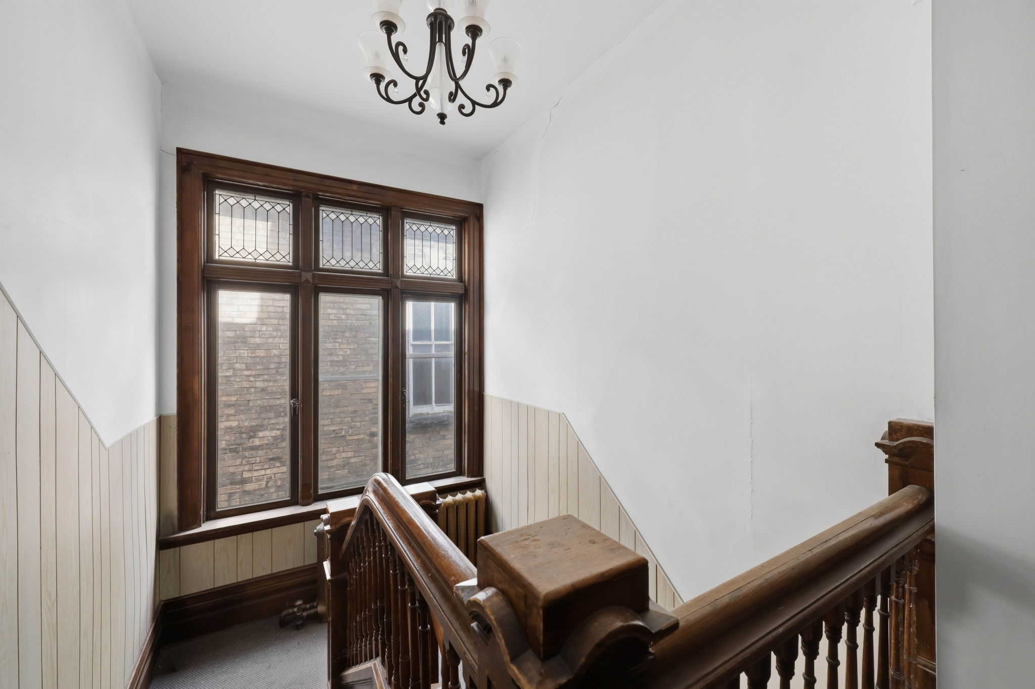 305 upper vacant 1 bed-4