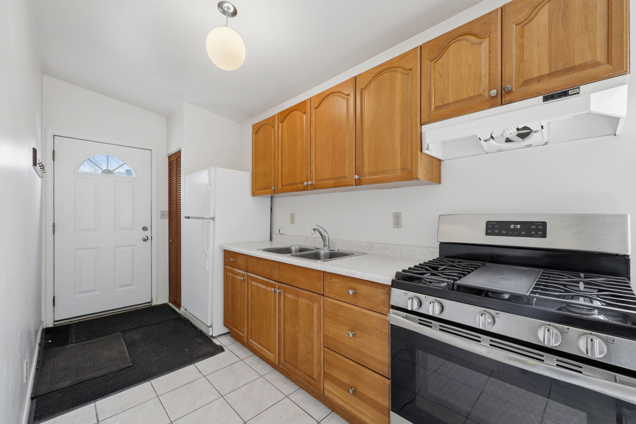 305 upper vacant attic 3 bed-2
