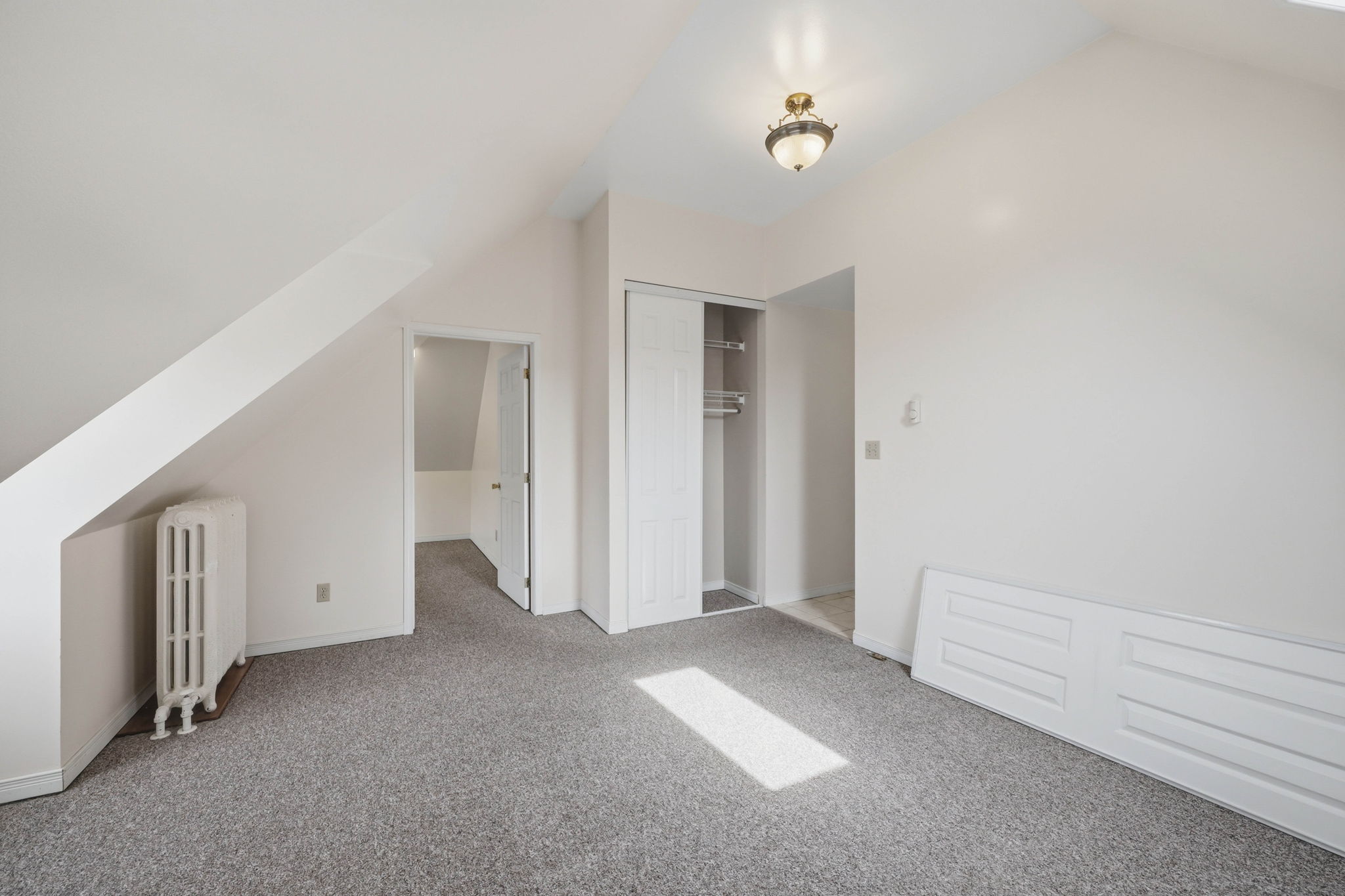 305 upper vacant attic 3 bed-11