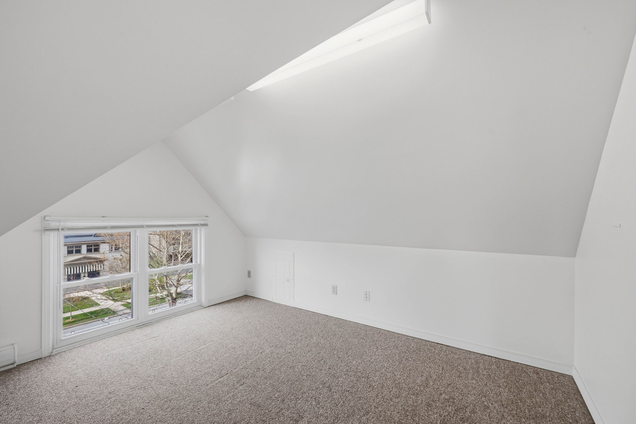 305 upper vacant attic 3 bed-14