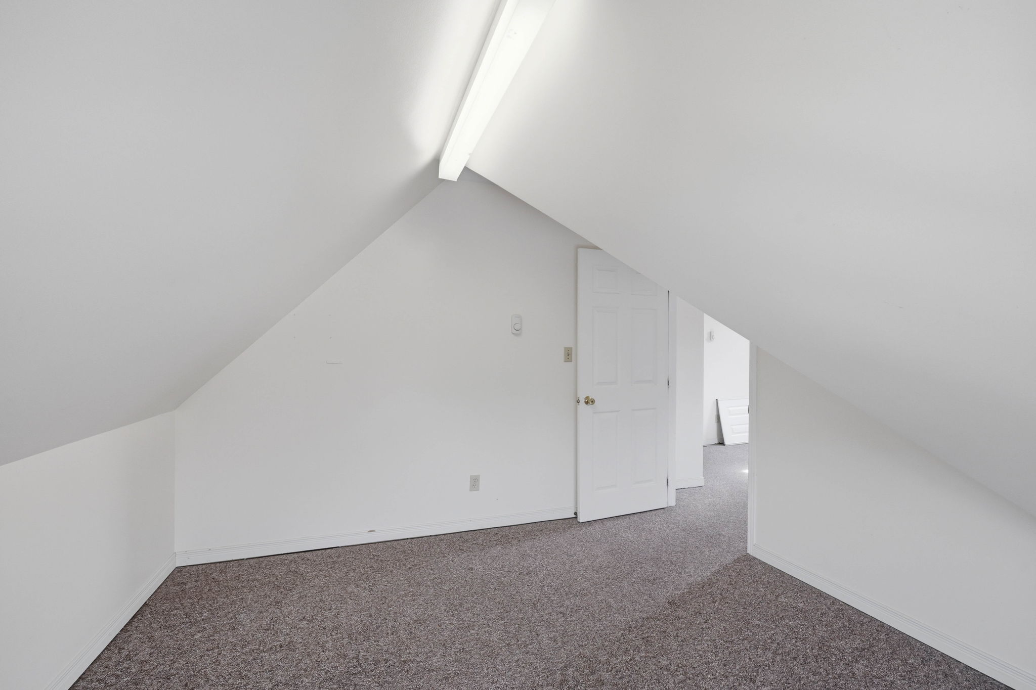 305 upper vacant attic 3 bed-18