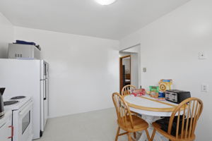 305 upper left unit w- tenant-4