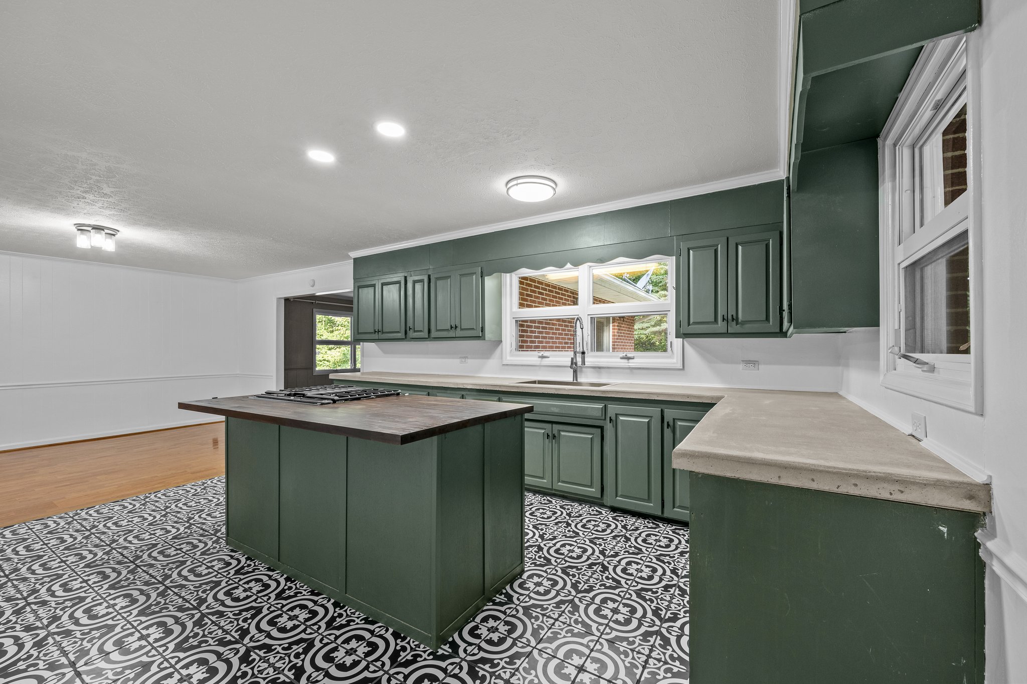 Kitchen/Eating Area