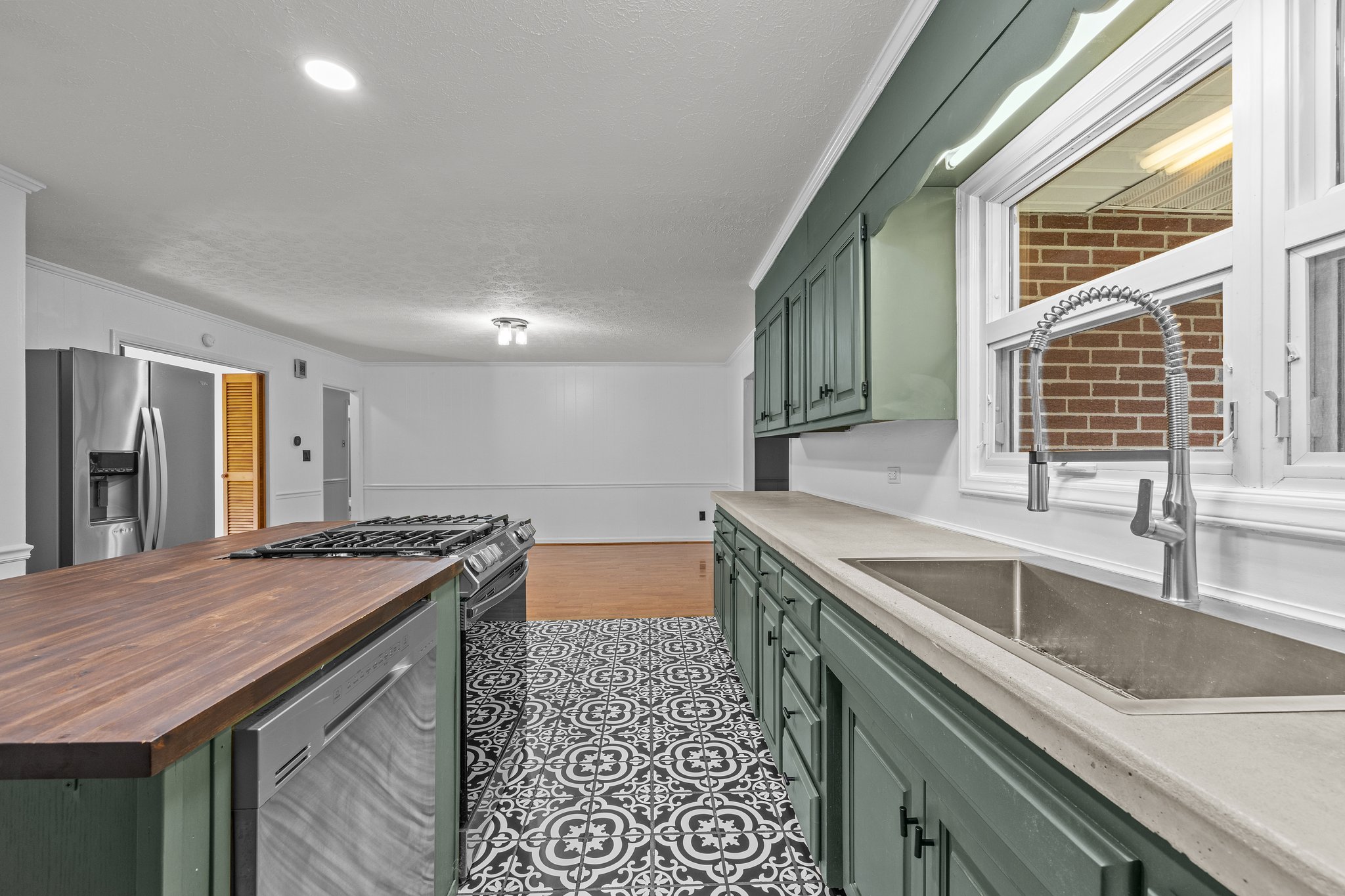 Kitchen/Eating Area
