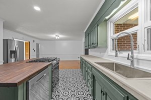 Kitchen/Eating Area