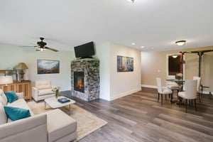 IMG_1357-2 virtually staged.jpeg