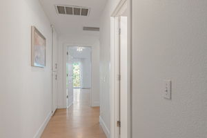 054_305 Nob Hill Dr