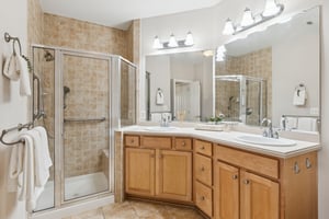 Primary Bath w/Dual Sinks & Separate Shower