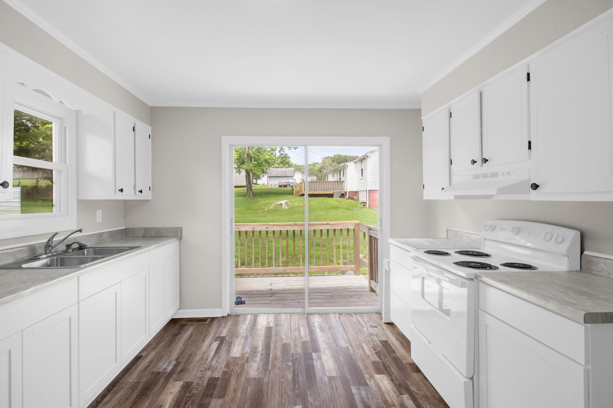 305 Short Ave-13