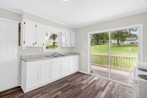 305 Short Ave-9
