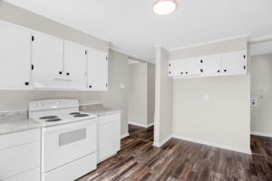 305 Short Ave-11