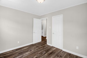 305 Short Ave-18