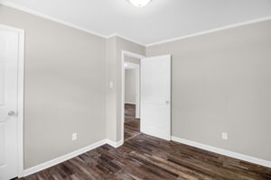 305 Short Ave-20