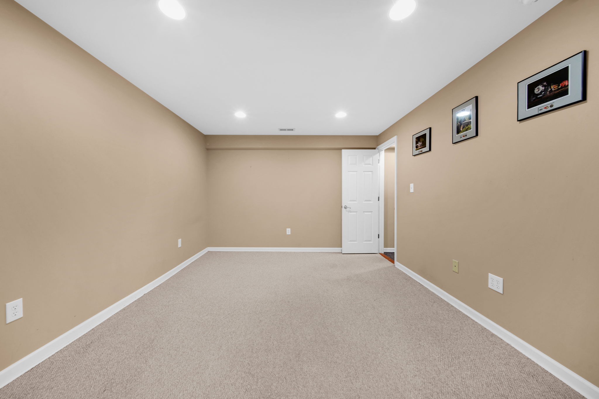  Photo 54