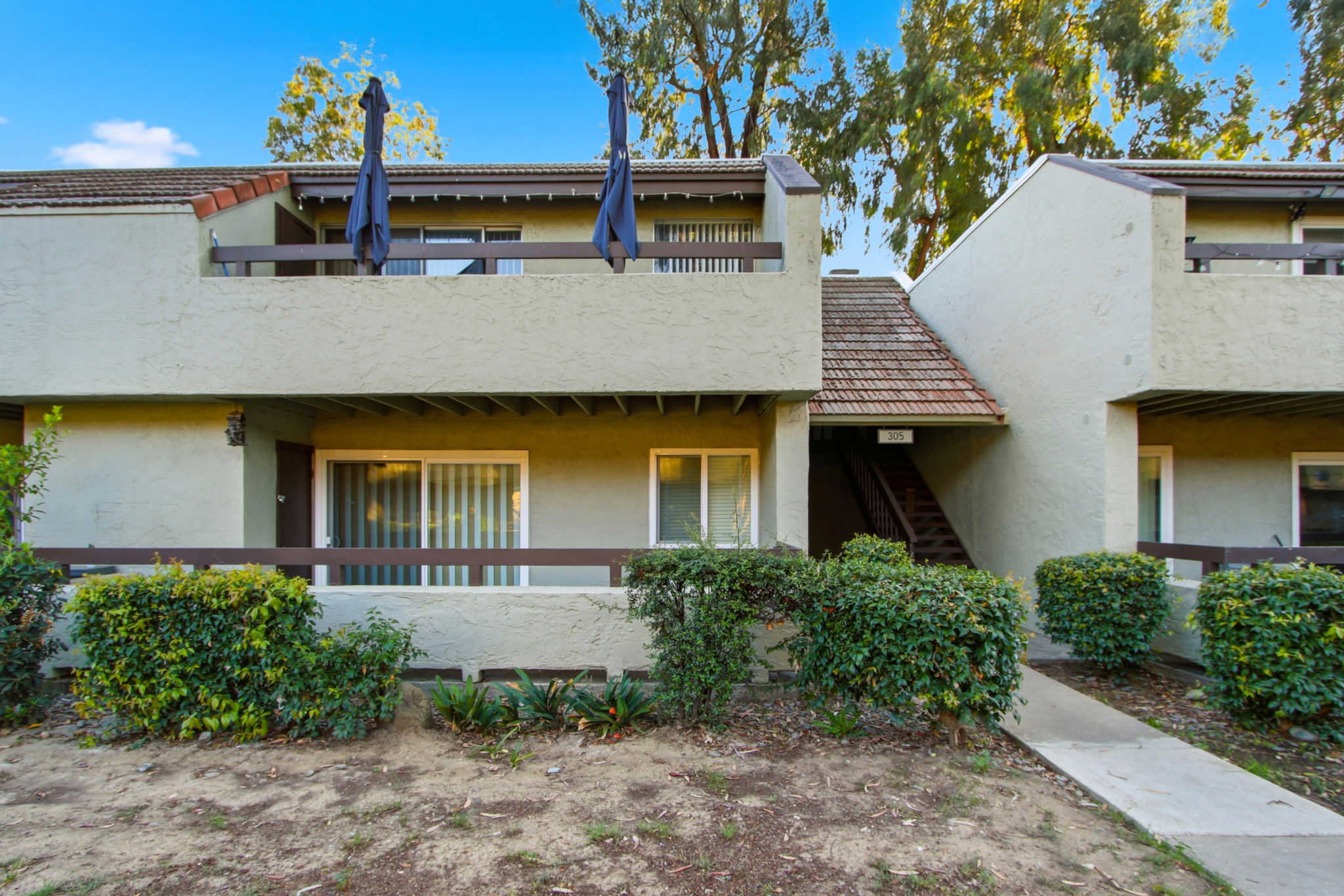 001_F8_305 Tradewinds Dr