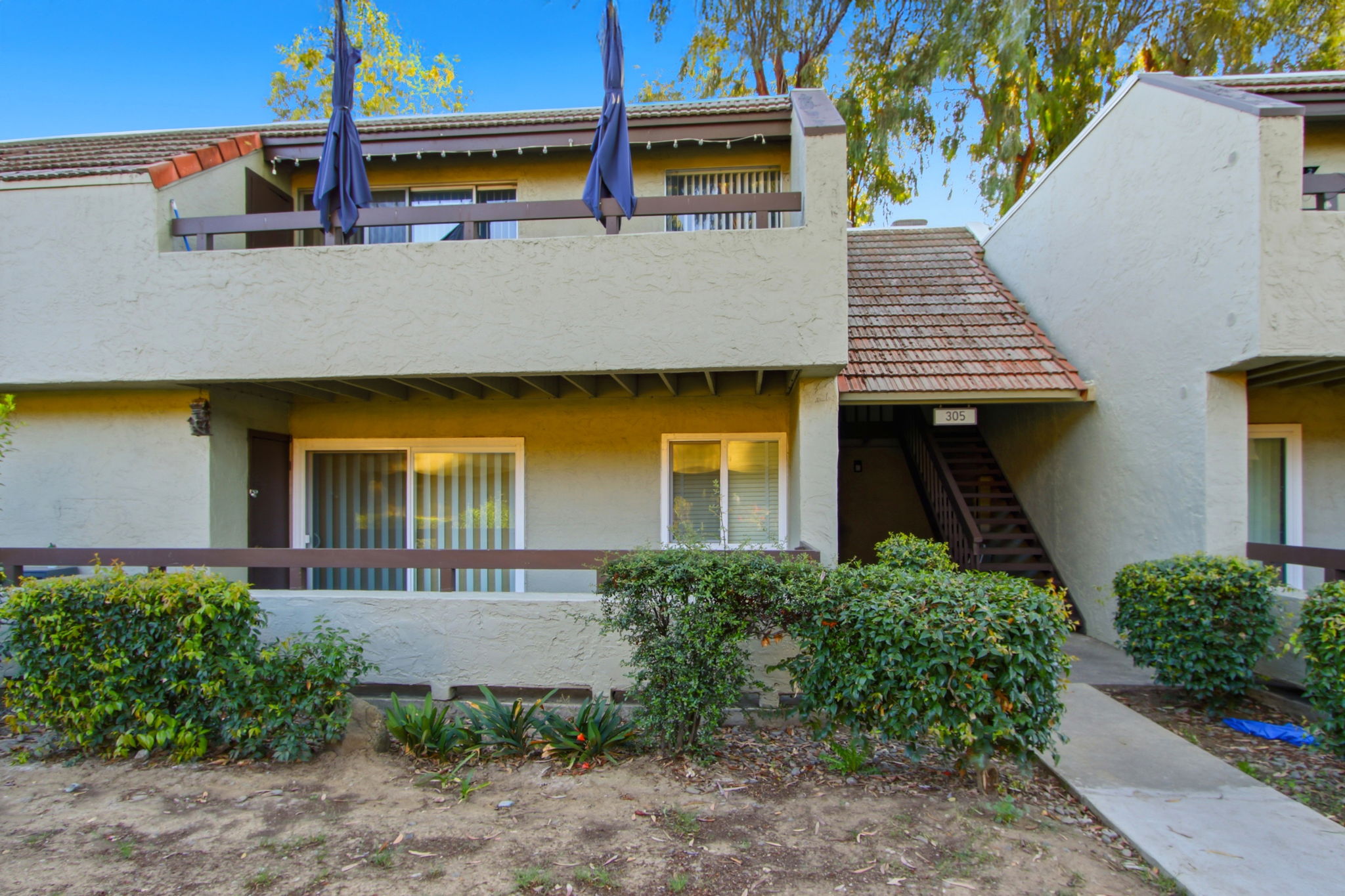 002_F8_305 Tradewinds Dr