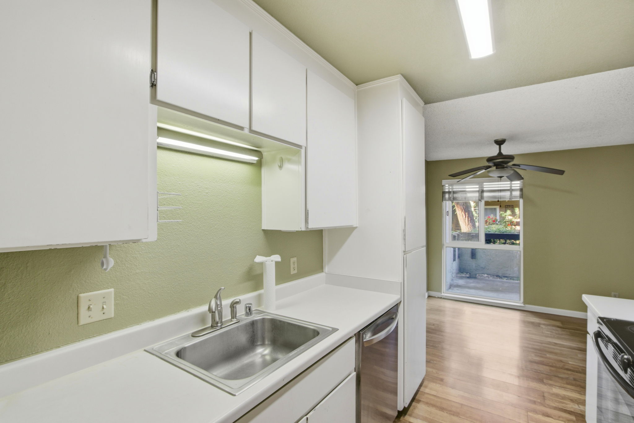 012_F8_305 Tradewinds Dr