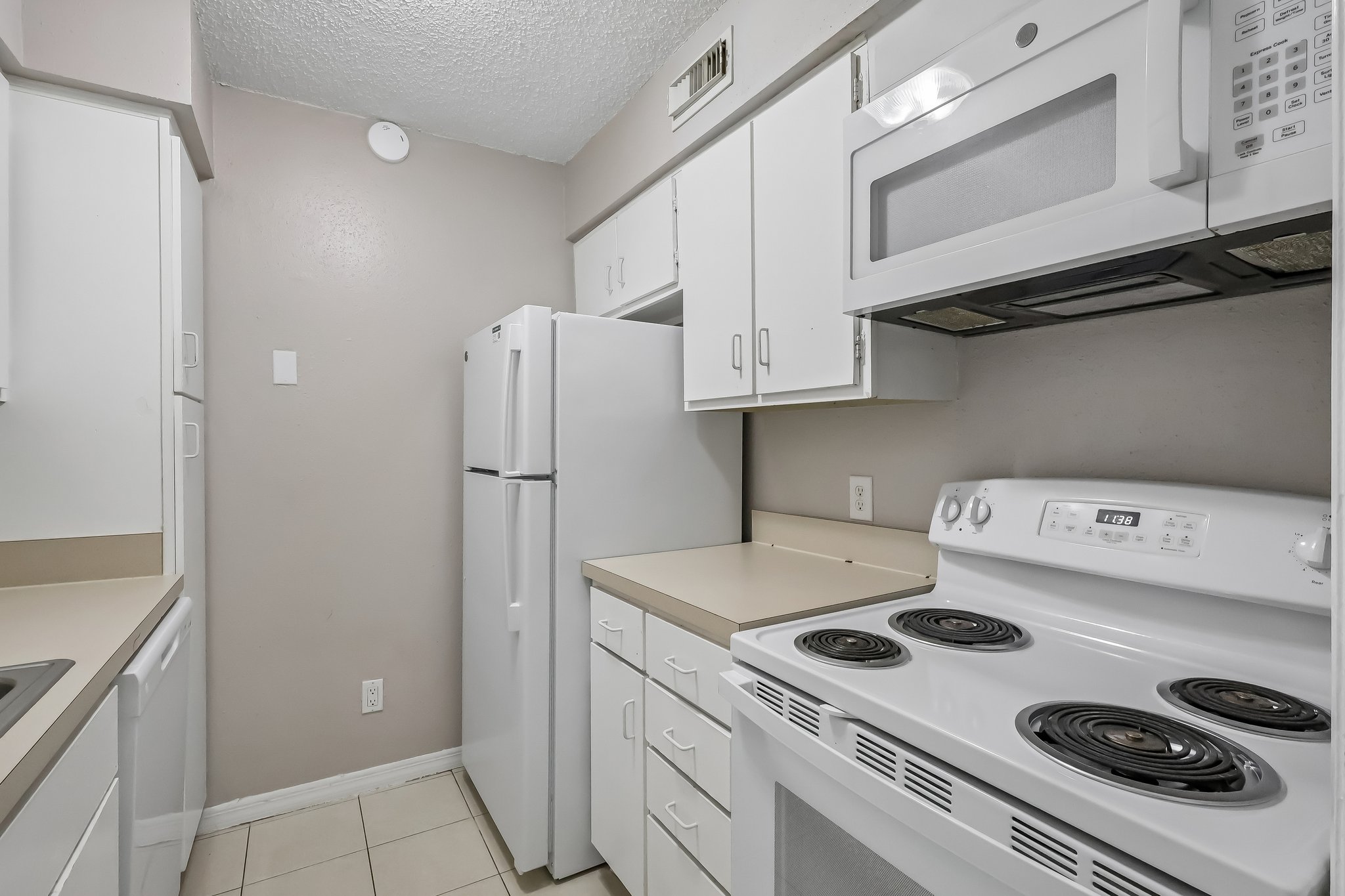 Wymore Rd 208-S1407-016.jpg
