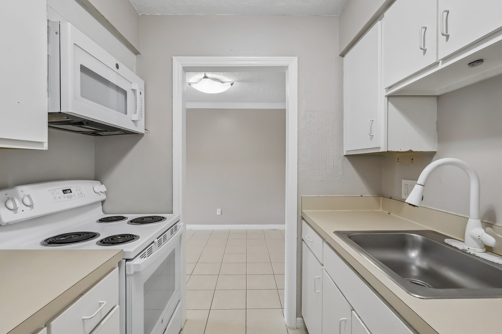 Wymore Rd 208-S1407-017.jpg