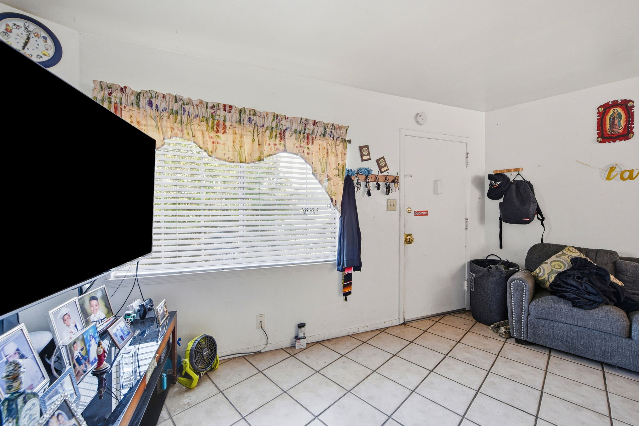 009_F8_3050-3058 Davis St