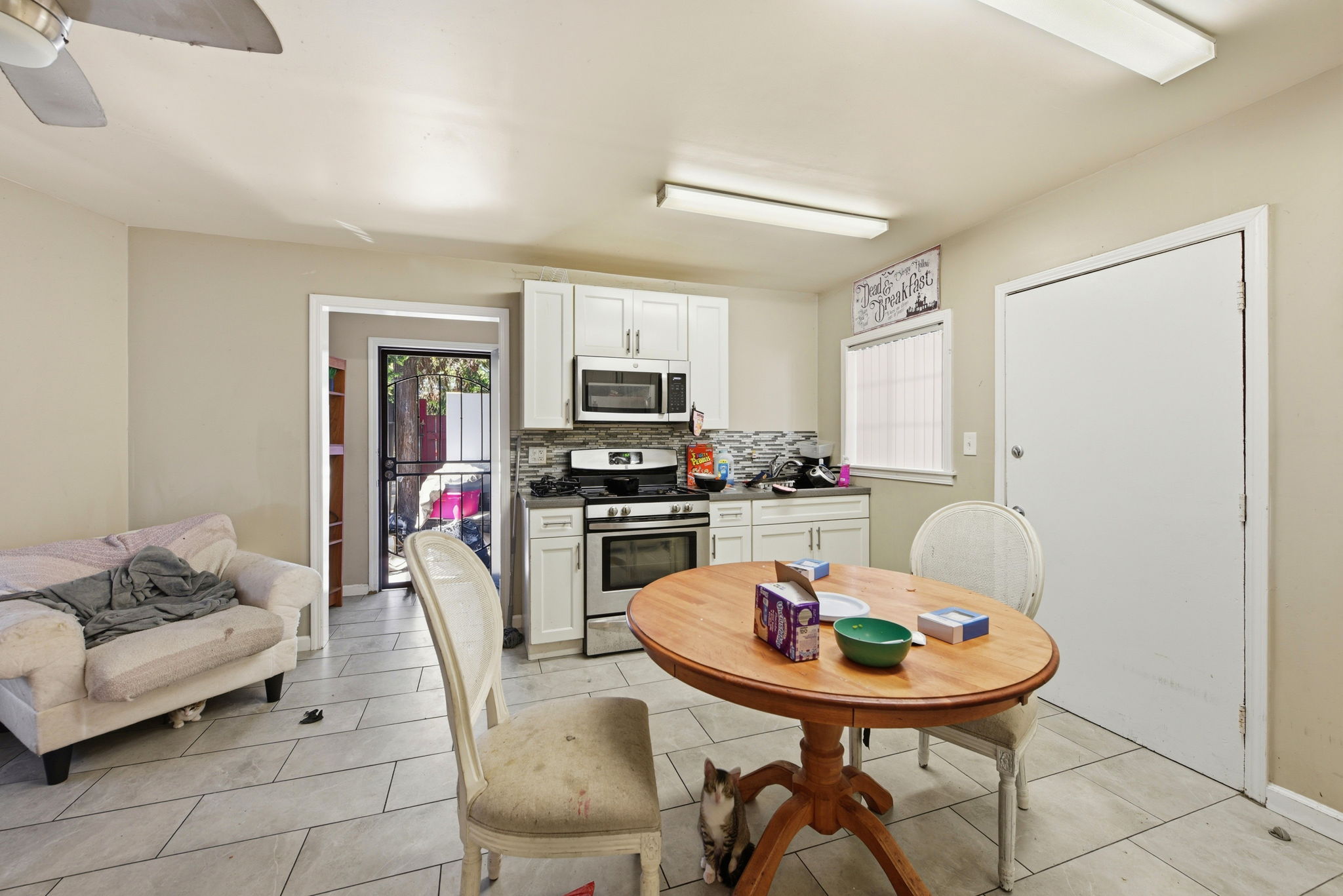 025_F8_3050-3058 Davis St