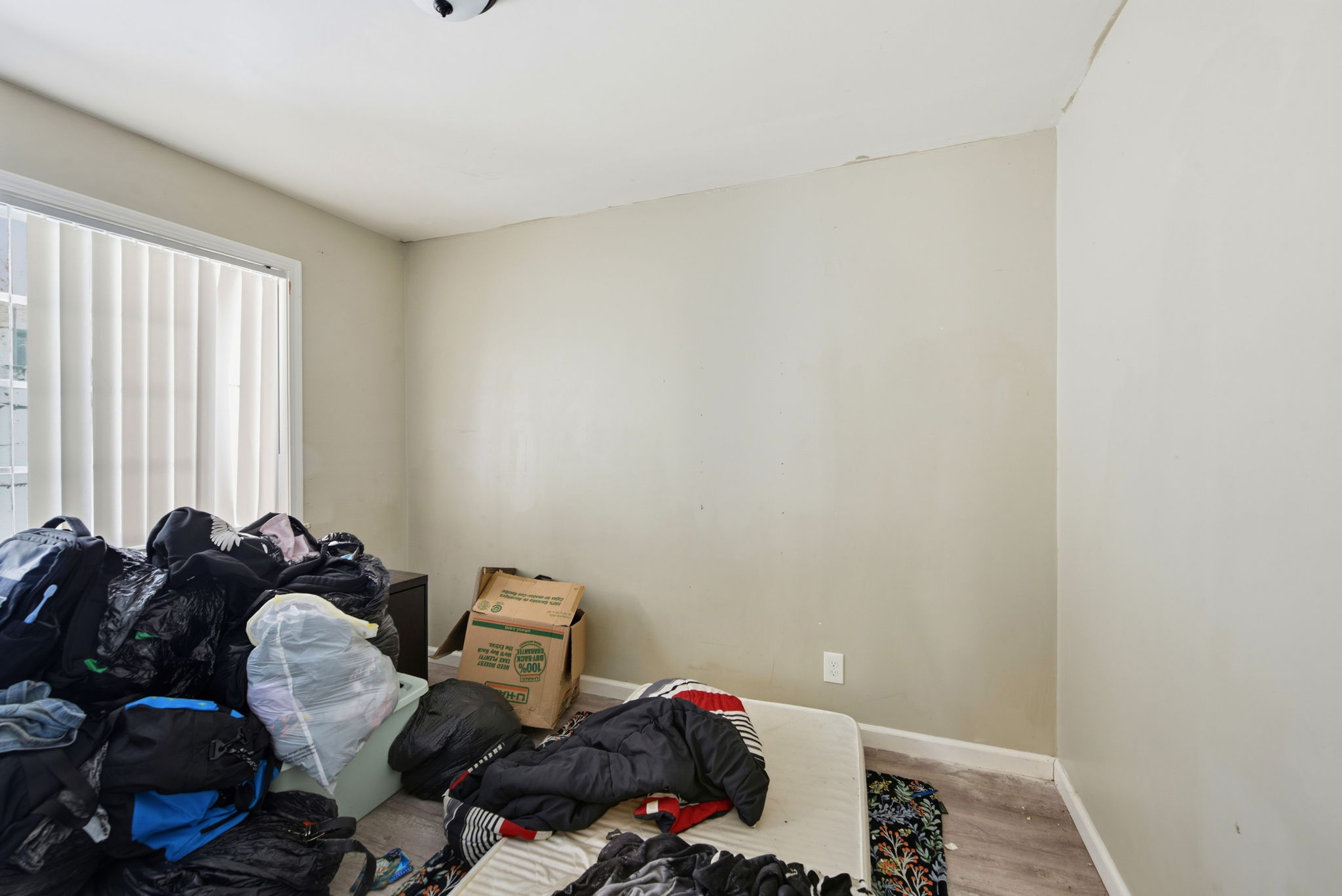 041_F8_3050-3058 Davis St