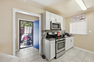 021_F8_3050-3058 Davis St