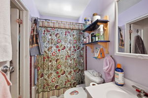 049_F8_3050-3058 Davis St