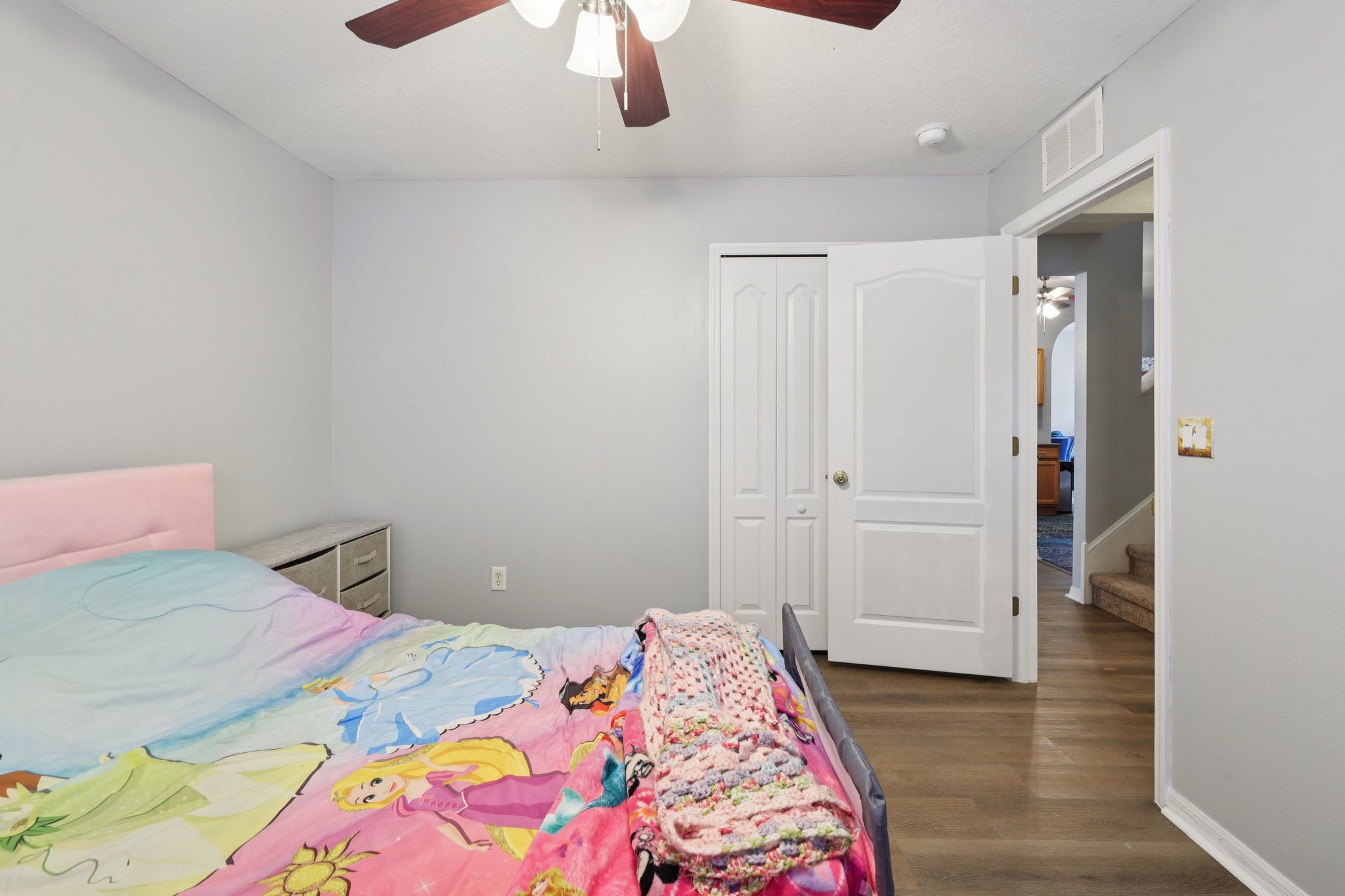 Latourette Dr-S0907-034.jpg