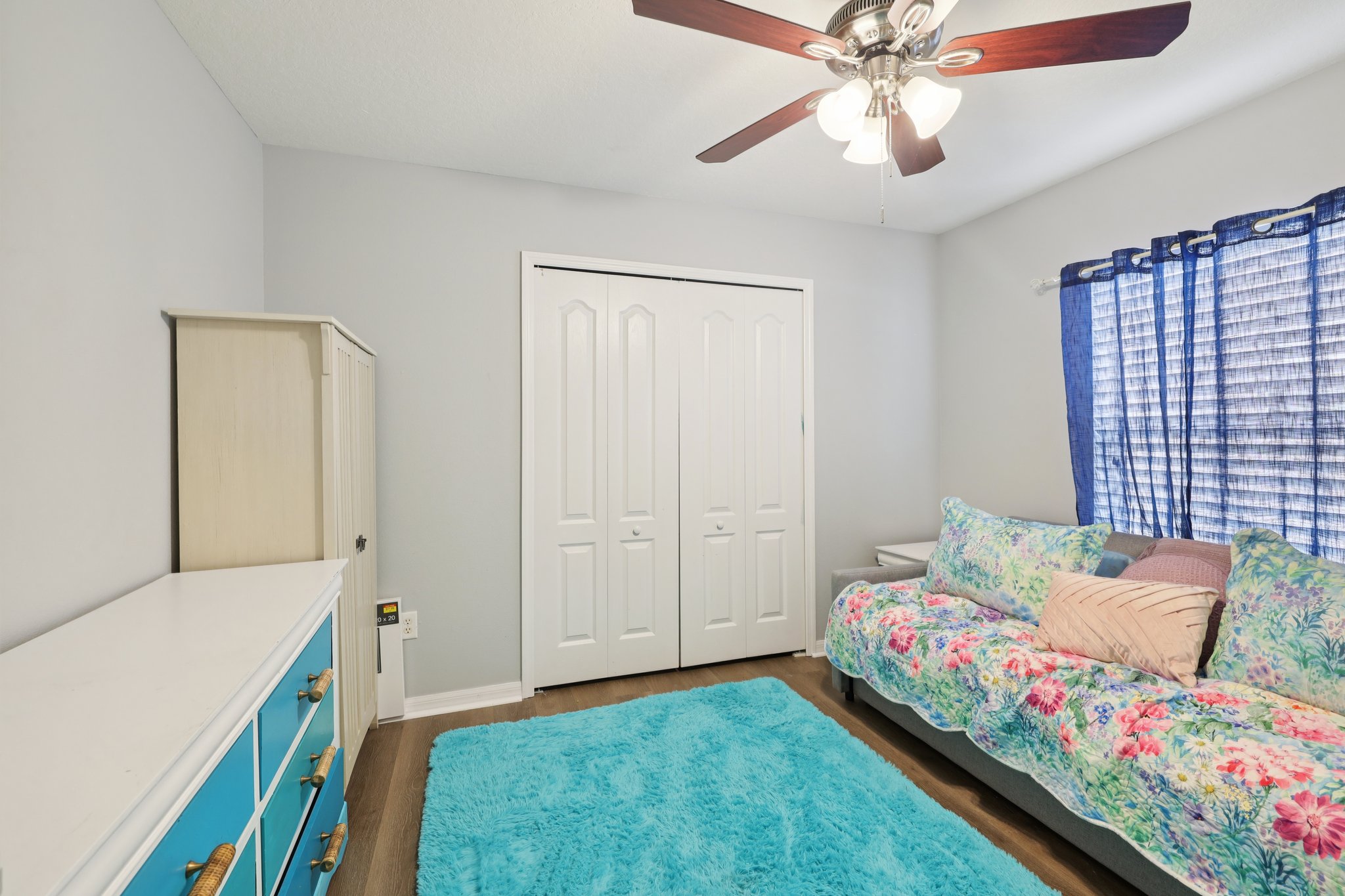 Latourette Dr-S0907-035.jpg