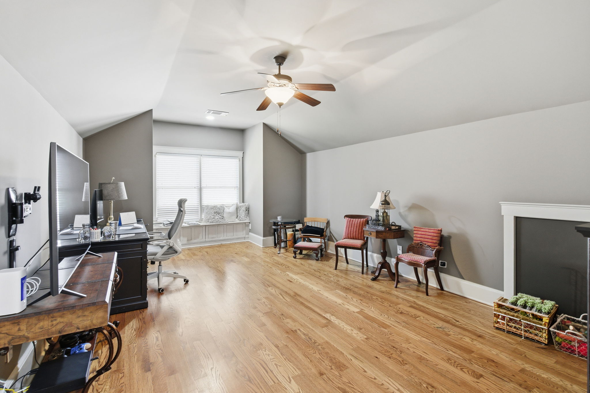OVERSIZED FORTH BEDROOM CURRENTLY USED AS A OFFICE