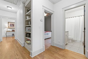HARDWOOD HALLWAYS / BOOKSHELVES / FULL BATH