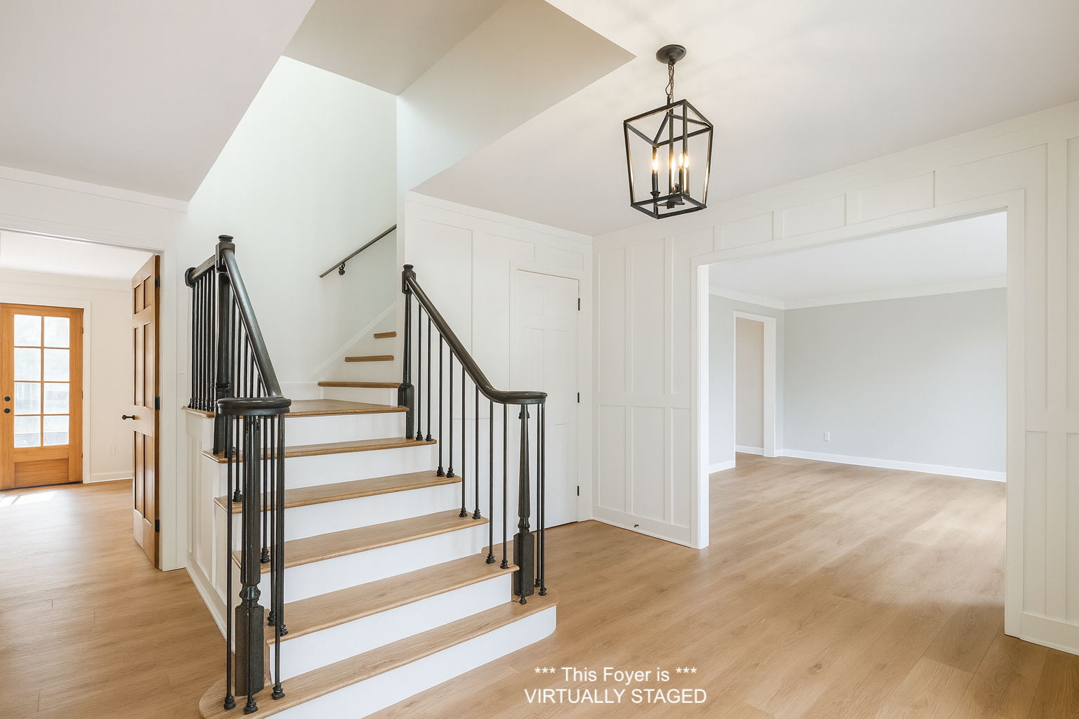Foyer -  *VIRTUALLY STAGED*